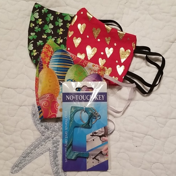 Accessories - Trio of holiday facemask, chain and no touchkey